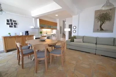 Large accommodation for up to 29 people with stunning sunsets in Kalamitsi