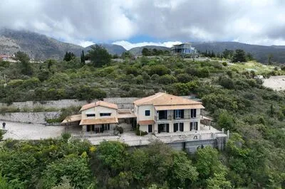 Large accommodation for up to 29 people with stunning sunsets in Kalamitsi
