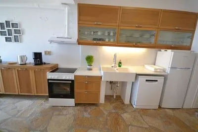Large accommodation for up to 29 people with stunning sunsets in Kalamitsi