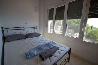 Large accommodation for up to 29 people with stunning sunsets in Kalamitsi