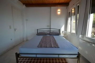Large accommodation for up to 29 people with stunning sunsets in Kalamitsi