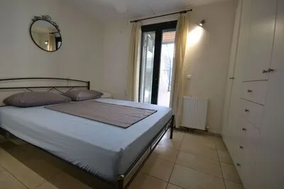 Large accommodation for up to 29 people with stunning sunsets in Kalamitsi