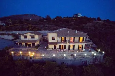 Large accommodation for up to 29 people with stunning sunsets in Kalamitsi