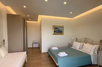 Villa Helios, with breathtaking sea views in Tsoukalades