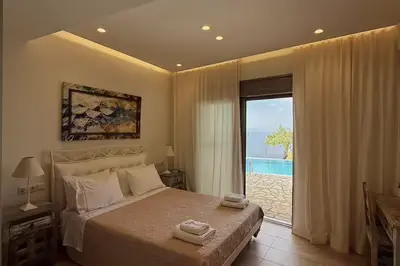 Villa Helios, with breathtaking sea views in Tsoukalades