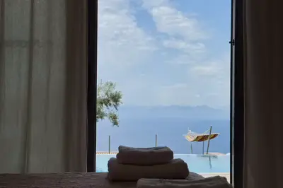 Villa Helios, with breathtaking sea views in Tsoukalades