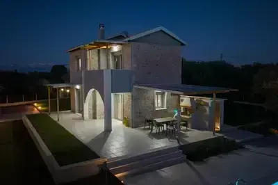 Charming Villa Penelope with Private Pool walking distance to Lefkada town