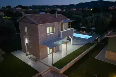 Charming Villa Penelope with Private Pool walking distance to Lefkada town