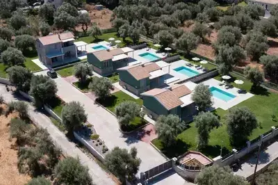 Charming Villa Penelope with Private Pool walking distance to Lefkada town