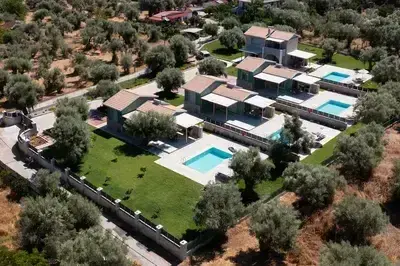 Charming Villa Penelope with Private Pool walking distance to Lefkada town