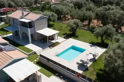 Charming Villa Penelope with Private Pool walking distance to Lefkada town