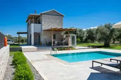 Charming Villa Penelope with Private Pool walking distance to Lefkada town