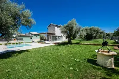 Charming Villa Penelope with Private Pool walking distance to Lefkada town