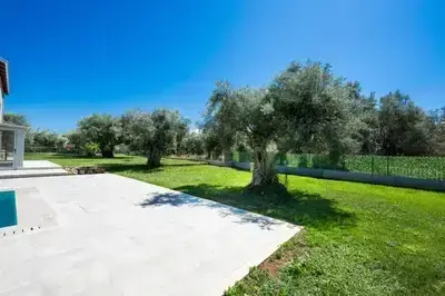 Charming Villa Penelope with Private Pool walking distance to Lefkada town