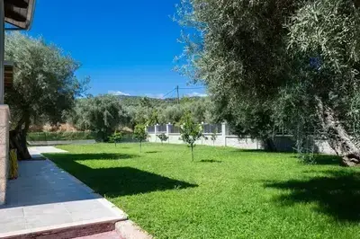 Charming Villa Penelope with Private Pool walking distance to Lefkada town