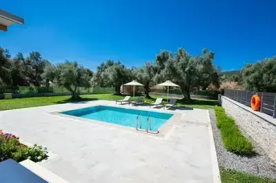 Charming Villa Penelope with Private Pool walking distance to Lefkada town