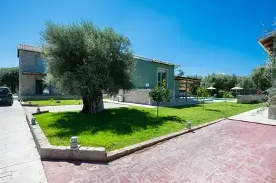 Small Villa Halipoma Odysseas with Private Pool near Ai Giannis Beach