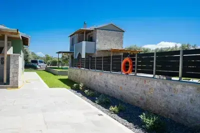 Small Villa Tilemahos with Private Pool near Ai Giannis Beach