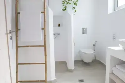 Villa Unalome – Seafront Luxury in the Picturesque Bay of Vlicho