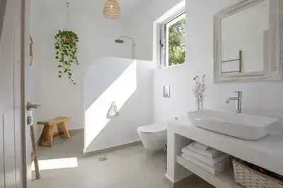 Villa Unalome – Seafront Luxury in the Picturesque Bay of Vlicho