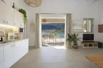 Villa Unalome – Seafront Luxury in the Picturesque Bay of Vlicho