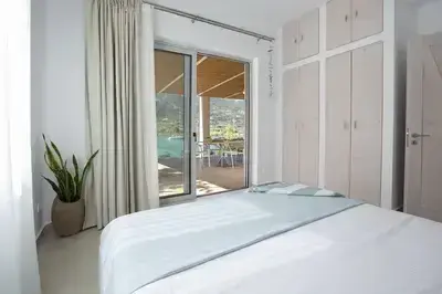 Villa Unalome – Seafront Luxury in the Picturesque Bay of Vlicho