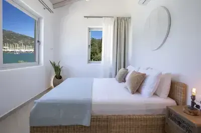 Villa Unalome – Seafront Luxury in the Picturesque Bay of Vlicho
