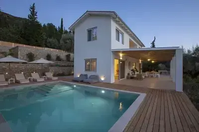 Villa Unalome – Seafront Luxury in the Picturesque Bay of Vlicho