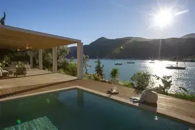 Villa Unalome – Seafront Luxury in the Picturesque Bay of Vlicho
