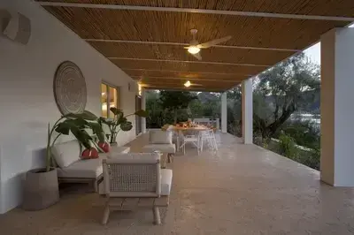 Villa Unalome – Seafront Luxury in the Picturesque Bay of Vlicho