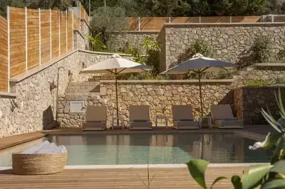 Villa Unalome – Seafront Luxury in the Picturesque Bay of Vlicho