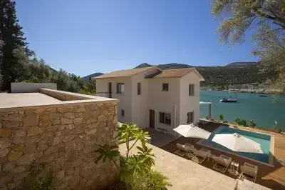 Villa Unalome – Seafront Luxury in the Picturesque Bay of Vlicho