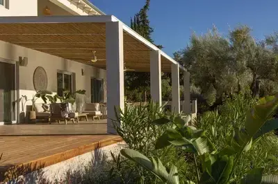 Villa Unalome – Seafront Luxury in the Picturesque Bay of Vlicho