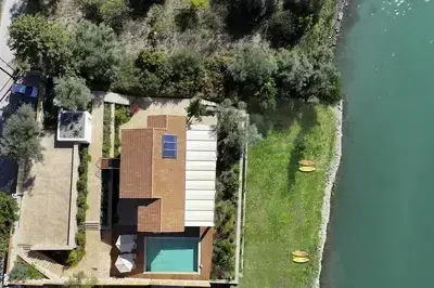 Villa Unalome – Seafront Luxury in the Picturesque Bay of Vlicho