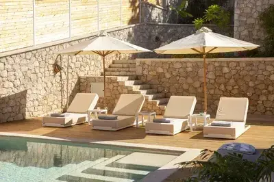 Villa Unalome – Seafront Luxury in the Picturesque Bay of Vlicho