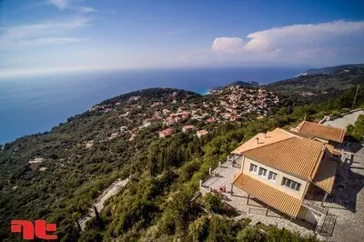 Large accommodation for up to 29 people with stunning sunsets in Kalamitsi