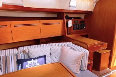 Beneteau 43 "Roualeyn" sailing boat