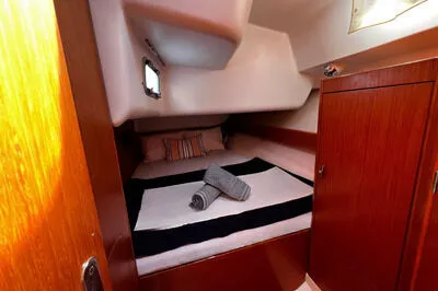 Beneteau 43 "Roualeyn" sailing boat