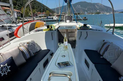 Beneteau sailing boat Roualeyn second photo of the rental