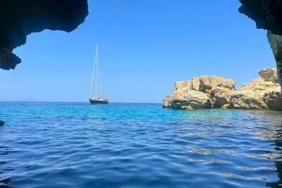 LUXURY CHARTER  "Morning Calm" Trintella 65 Classic (Skipper & Hostess Inc)