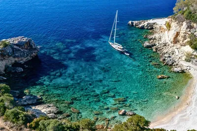 LUXURY CHARTER  "Morning Calm" Trintella 65 Classic (Skipper & Hostess Inc)