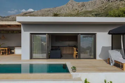 Villa Pelagia offering breathtaking views of the bay of Paleros