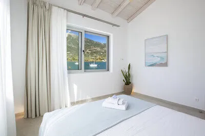 Villa Unalome – Seafront Luxury in the Picturesque Bay of Vlicho