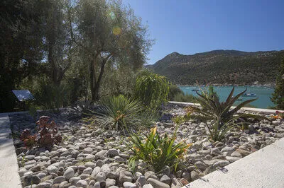 Villa Unalome – Seafront Luxury in the Picturesque Bay of Vlicho