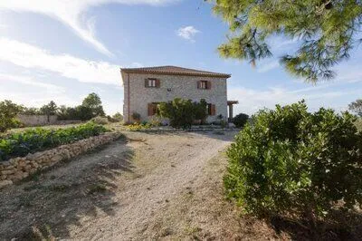 Spacious Family Villa with Pool & Sea Views
