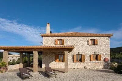 Spacious Family Villa with Pool & Sea Views