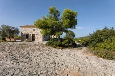 Spacious 3-Bedroom Villa with Private Pool close to Navagio