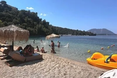 Seafront 3 bed Villa, p/pool, walk to beach and taverna