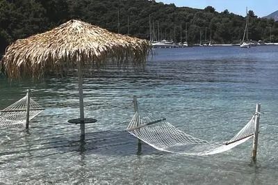 Luxury villa w/pool, amazing seaviews, 5 mins walk to the beach