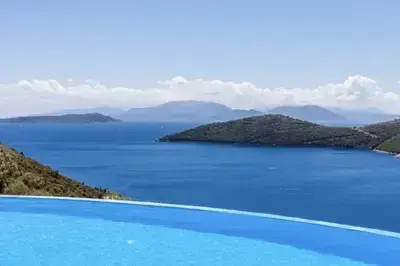 Luxury villa with breathtaking views 5min from the beach